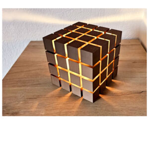 CubeStack Desk Lamp – Geometria, Luz e Estilo no Seu Espaço